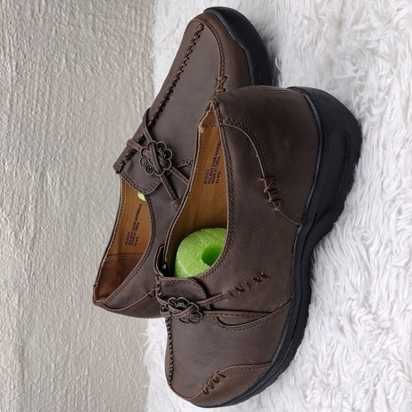 Comfortview Brown Faux Leather Floral Strap Upper Round Toe Low Heel Casual Shoe - Picture 16 of 16